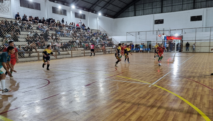 Lance do futsal feminino - Foto: Nelson Chiecchi